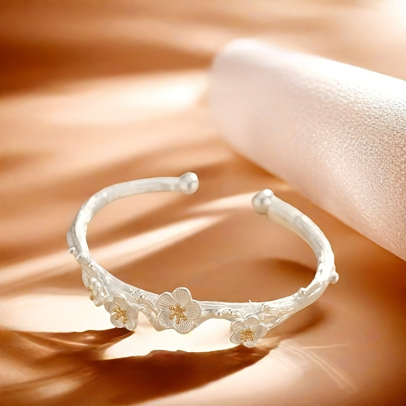 Foot Silvery S999 Bracelet Sterling Silvery Bracelet Ladies' Open Bracelet Can Be Freely Adjusted In Size To Give Girlfriend A Birthday And Holiday Gift. The Silvery Weight Is 20g\u002F0.7 Oz.