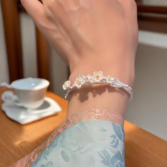 Foot Silvery S999 Bracelet Sterling Silvery Bracelet Ladies' Open Bracelet Can Be Freely Adjusted In Size To Give Girlfriend A Birthday And Holiday Gift. The Silvery Weight Is 20g\u002F0.7 Oz.